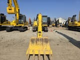 Escavatore cingolato Komatsu PC200-8 del 2024, vista frontale della benna