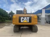 Escavatore cingolato Caterpillar 320D del 2020, vista posteriore
