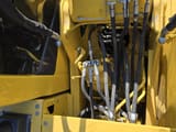 Escavadora de rastos Komatsu PC200-8 2025, detalhe do sistema hidráulico