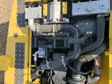 Escavadora de rastos Komatsu PC200-8 2025, vista do compartimento do motor