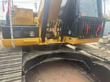 Caterpillar 320D2L paletli ekskavatör, kabin ve üst yapı yakın çekimi