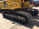 2022 Komatsu PC200-8 Raupenbagger Seitenansicht von Ketten und Fahrwerk