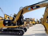 Koparka gąsienicowa Caterpillar 320D2L z 2013 roku, widok z boku