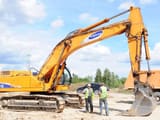 Samsung SE 450 LC crawler excavator side view