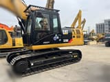 Widok z boku koparki gąsienicowej Caterpillar 320D z 2010 roku
