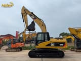 Pelle sur chenilles Caterpillar 320D 2025, vue latérale