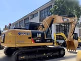 Escavadora de rastos Caterpillar 320D2L de 2022, vista traseira a três quartos