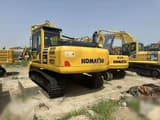 Escavatore cingolato Komatsu PC200-8 del 2021, vista posteriore tre quarti