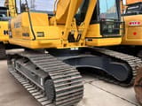 Pelle sur chenilles Komatsu PC200-8 2024, vue arrière trois-quarts