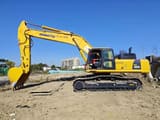 Komatsu PC400-8 crawler excavator, side view