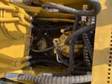 Excavadora de orugas Caterpillar 320CL 2017 vista del compartimento hidráulico