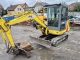 1992 Bobcat 231 mini excavator, front three-quarter view
