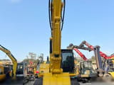 Pelle sur chenilles Komatsu PC220-8 de 2020, vue de face