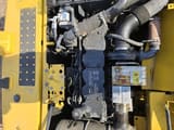 Komatsu PC200-8 2025, vista do compartimento do motor