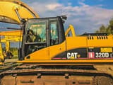 Escavatore cingolato Caterpillar 320D L del 2020 vista laterale