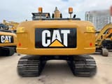 Escavatore cingolato Caterpillar 320D2 del 2022, vista posteriore