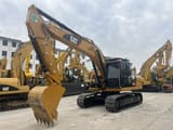 Koparka gąsienicowa 2023 Caterpillar 320D2L, widok z przodu pod kątem