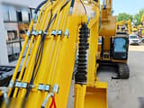 Escavatore cingolato Komatsu PC220-8 del 2023, vista di braccio e benna
