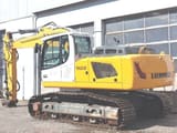 2017 Liebherr R922 SLC crawler excavator, side view