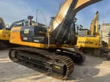 Гусеничный экскаватор 2022 Caterpillar 320D2, вид сзади под углом