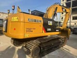 Гусеничный экскаватор 2022 Caterpillar 320D2, вид сзади под углом