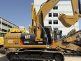 Escavadora de rastos Caterpillar 320D2L, vista lateral de perfil