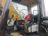 2024 Caterpillar 320D2 paletli ekskavatör iç mekan görünümü