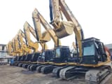 Escavadora de rastos Caterpillar 320D2 de 2024, vista lateral de várias unidades