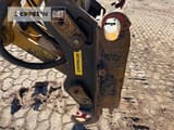 2016 Caterpillar 325FL crawler excavator quick coupler detail