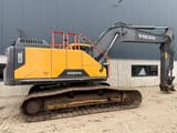 2016 Volvo EC250EL crawler excavator, side profile view