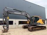 2016 Volvo EC250EL crawler excavator, side view