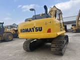 Escavatore cingolato Komatsu PC200-8 del 2023, vista posteriore