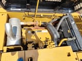 Vue du compartiment moteur d'une pelle sur chenilles Caterpillar 320D2 de 2026
