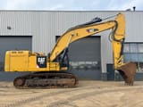 2013 Caterpillar 374FL crawler excavator, side profile view