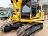 2022 Komatsu PC200-8 Raupenbagger, Front-Dreiviertelansicht