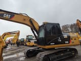 2016 Caterpillar 320D2 rupsgraafmachine, zijaanzicht