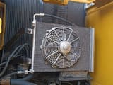 Vue du ventilateur de refroidissement du moteur d'une pelle sur chenilles Komatsu PC220-8 de 2021