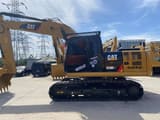 Escavatore cingolato Caterpillar 320D2L del 2022 vista laterale