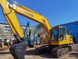 Pelle sur chenilles Komatsu PC200-8 de 2015, vue latérale