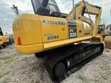 Komatsu PC220-8 гусеничный экскаватор, вид сзади сбоку