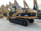 Escavatore cingolato Caterpillar 320CL del 2020, vista posteriore a tre quarti