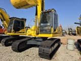2024 Komatsu PC200-8 Raupenbagger, Frontansicht schräg von vorn