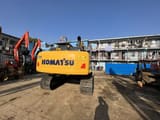 2020 Komatsu PC200-8 paletli ekskavatör arka görünüm