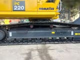 Pelle sur chenilles Komatsu PC220-8 de 2020, vue latérale du train de roulement