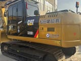 Гусеничный экскаватор 2022 Caterpillar 320D2, вид сзади под углом