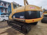 Escavadora de rastos Caterpillar 320CL de 2018, vista traseira a três quartos