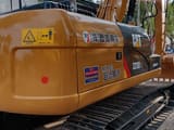 Гусеничный экскаватор 2024 Caterpillar 320D2L, задний ракурс под углом