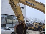 2020 Komatsu PC450-8 crawler excavator boom and bucket detail