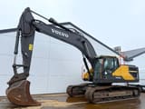 2020 Volvo EC300EL crawler excavator, side view