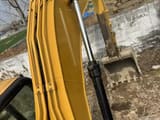 Escavatore cingolato Caterpillar 320D2 del 2017, vista di braccio e benna